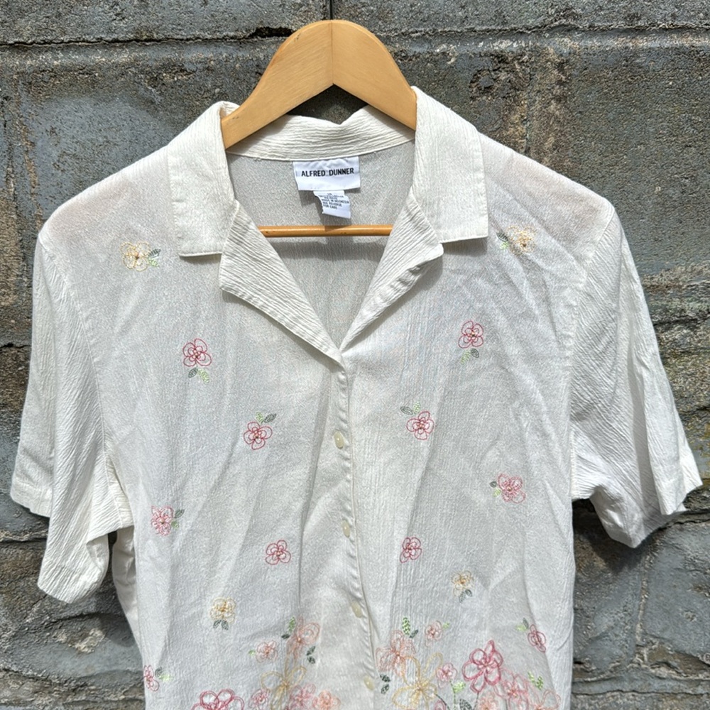 Vintage floral embroidered button up shirt cottage fairy garden large